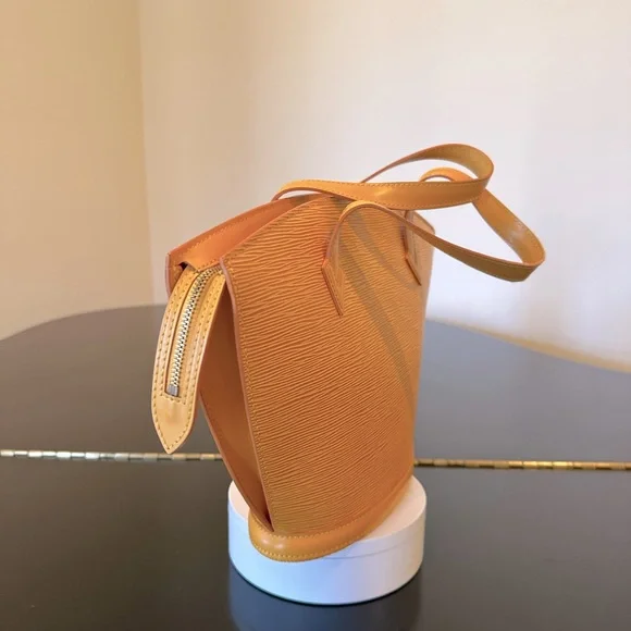 Louis Vuitton Authentic Luxury Vintage Retro Minimalist Epi Saint Jacques Bag - Picture 6 of 17